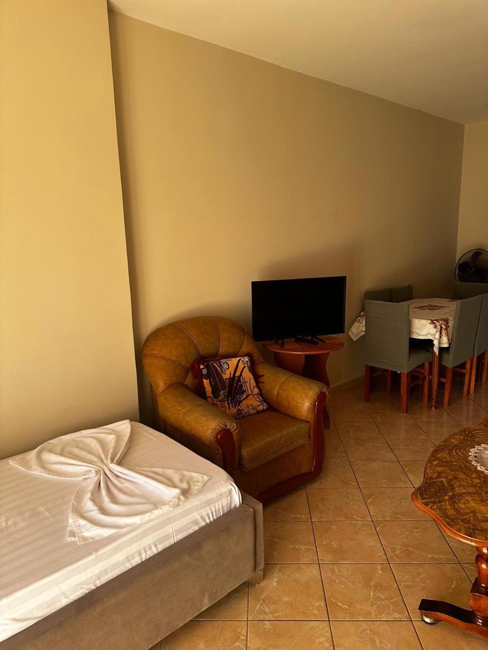 Boni Apartments Himare Exterior photo